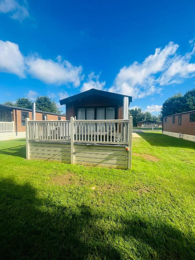 Jasmine With Hot Tub Holiday home York