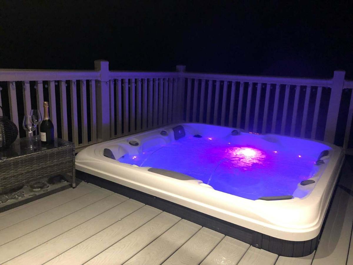 Jasmine With Hot Tub Hébergement de vacances
